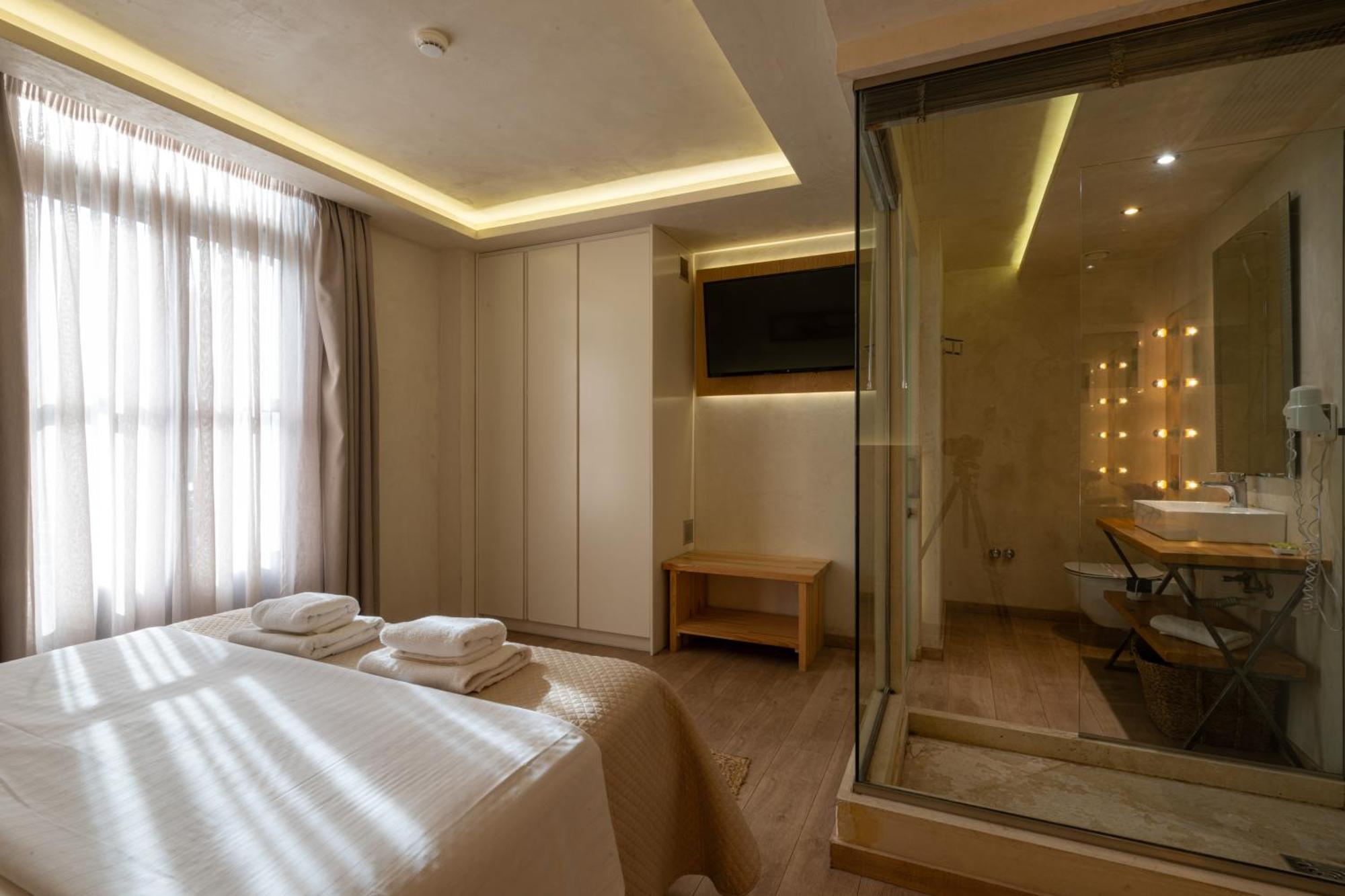 Panellinion Luxury Rooms Kalamata Exterior photo
