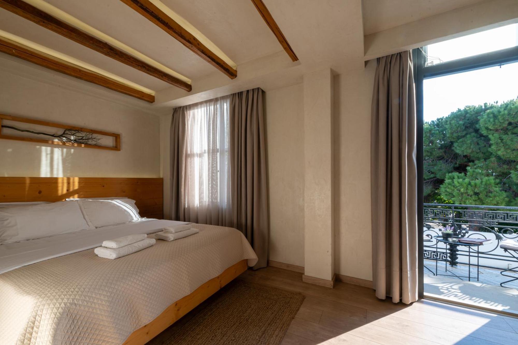 Panellinion Luxury Rooms Kalamata Exterior photo
